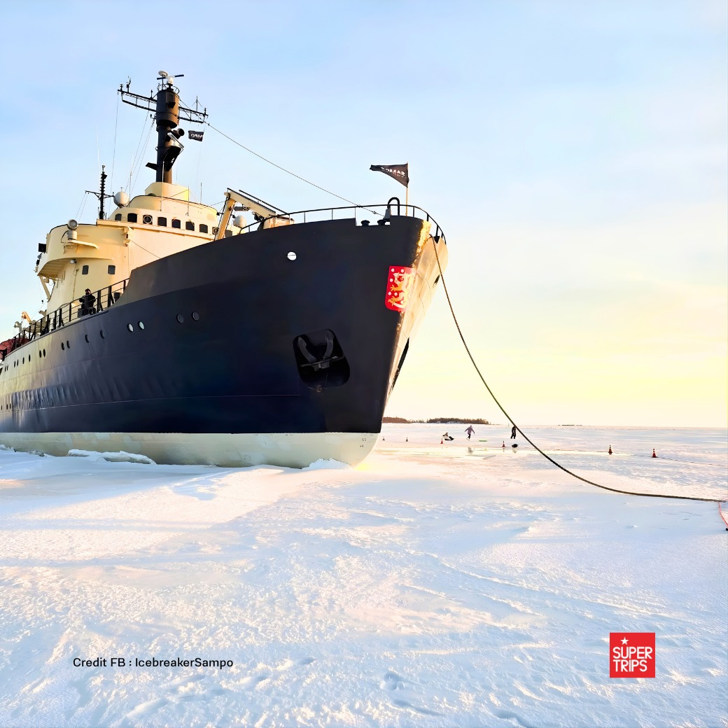 เรือตัดน้ำแข็ง Sampo Icebreaker แล่นฝ่าทะเลบอลติกที่กลายเป็นผืนน้ำแข็ง ณ เมือง Kemi เขต Lapland ประเทศฟินแลนด์